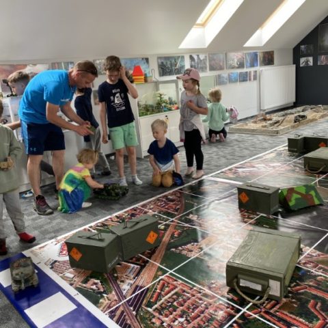 Wycieczki szkolne - bitwa czołgów RC