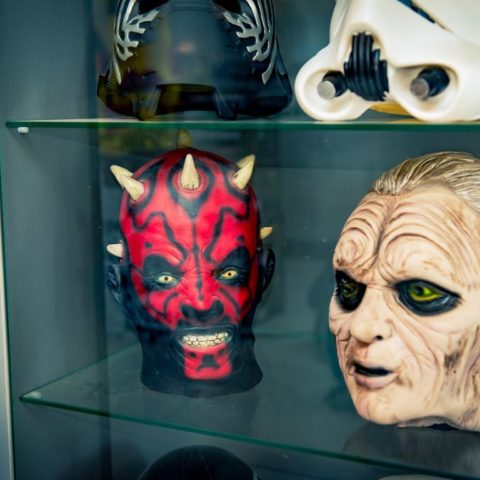 Maski czarnych charakterów z Gwiezdnych Wojen