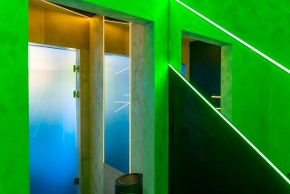 Łazienki z prysznicami na Arenie Mocy