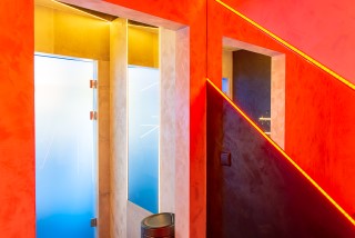 Łazienki z prysznicami na Arenie Mocy