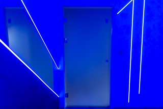 Łazienki z prysznicami na Arenie Mocy