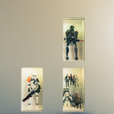 Figurki postaci Star Wars w barze