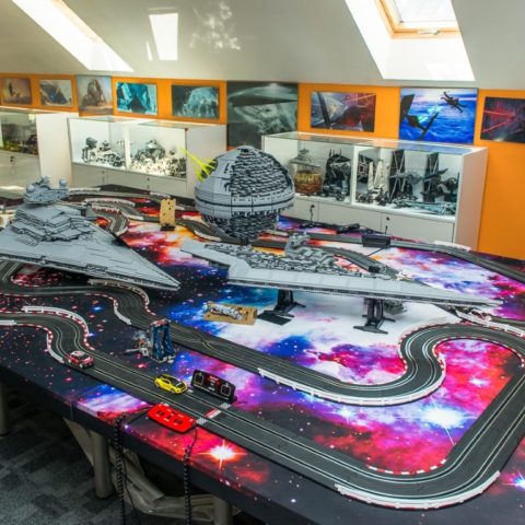 Slot cars w Sali Gier