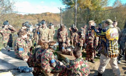 Jak celować w paintballu i jak trzymać marker do Paintballa