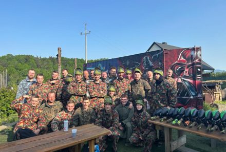 Można grać w Paintball jak pada deszcz?