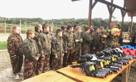 Od ilu lat można grać w paintball?