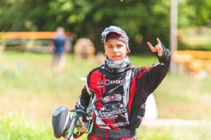 Pokaż dziecku zdrową rywalizację – paintball rodzinny