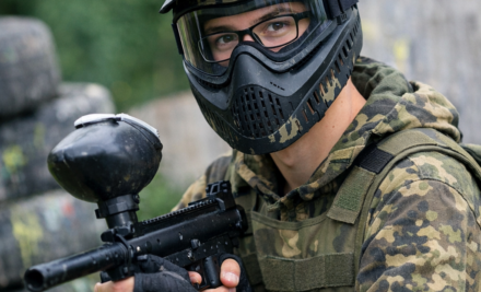 Czy nosząc okulary korekcyjne można grać w paintball?