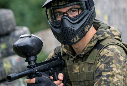 Dlaczego każdy powinien spróbować gry w paintball?